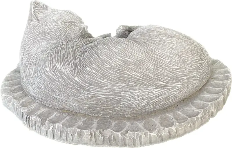 Artikelbild 11 des Artikels “Lilith - Liegende Katze auf Sockel, 33 cm  | Steinguss “